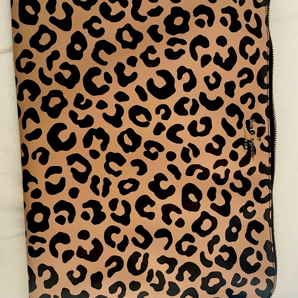 Kate Spade staci graphic leopard l-zip universal laptop sleeve